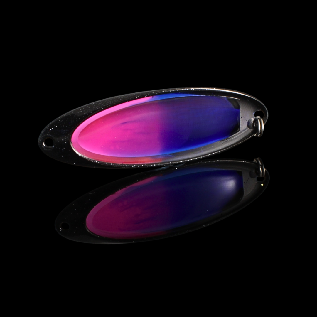 Norolan Arctic Light rödingblänk, handtillverkad, långsamt sjunkande och känslig rödingpilk med lysande mittlins, tillgänglig i två storlekar 6cm och 8cm.