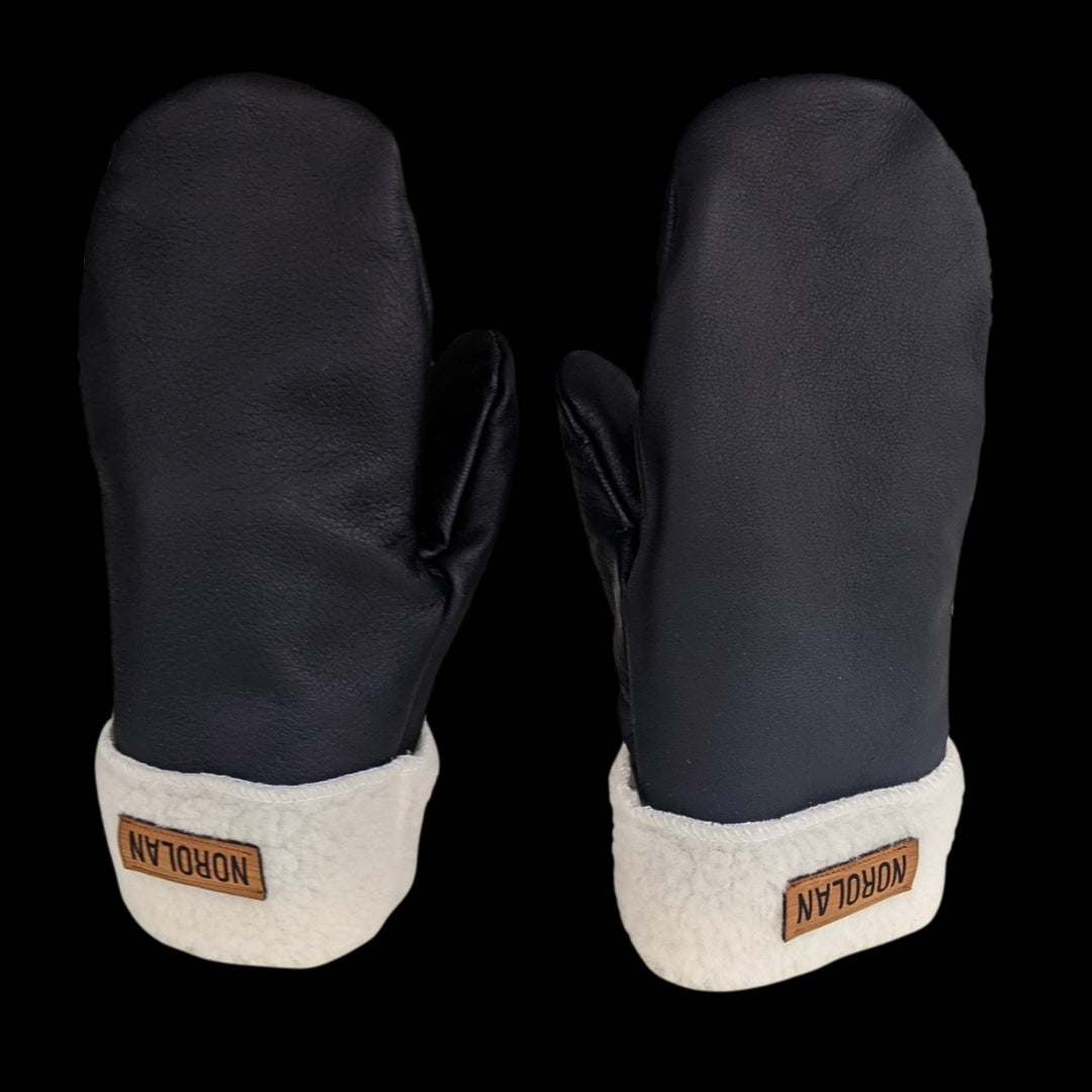 Norolans vantar av älgskinn